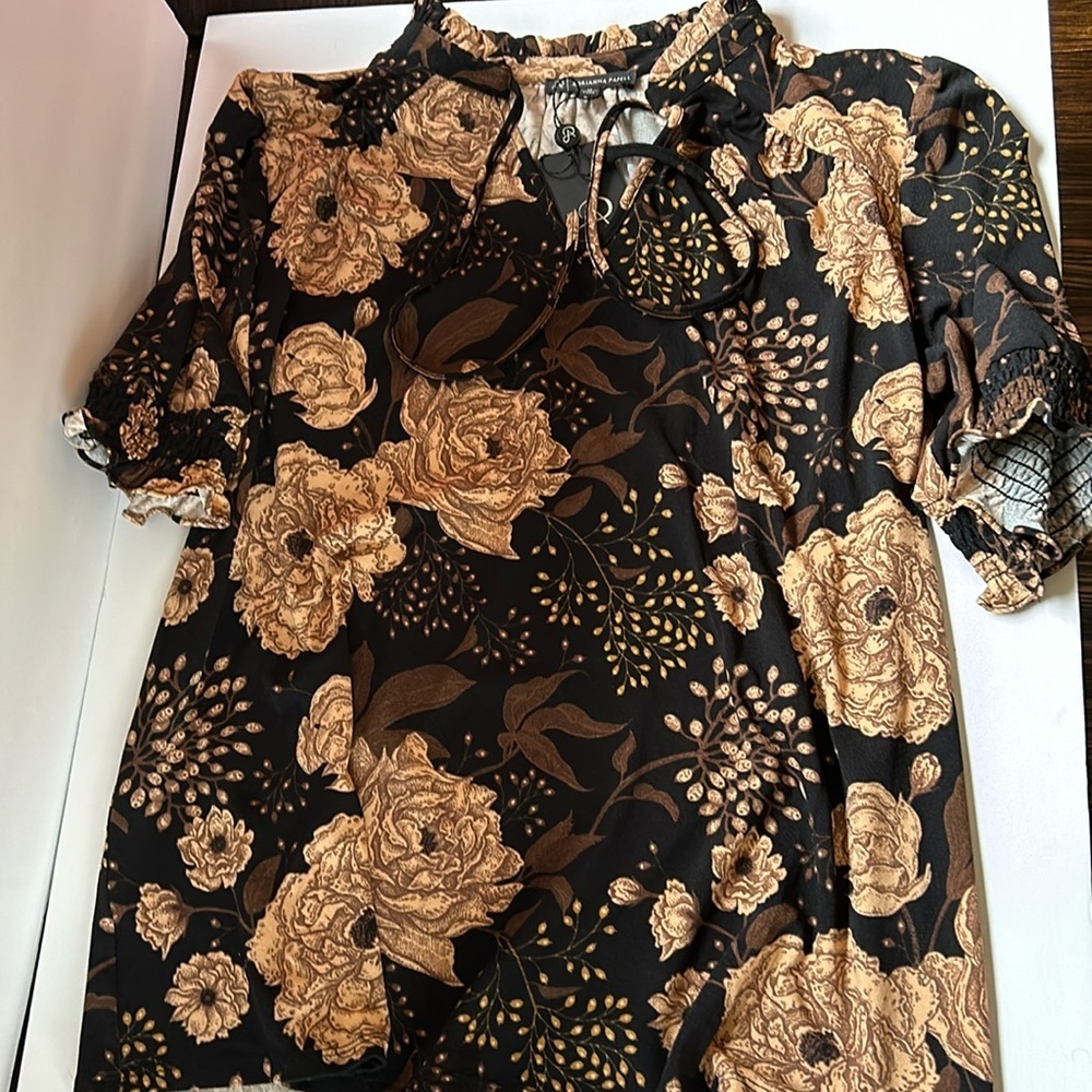 Adrianna Papell floral blouse. SZ M